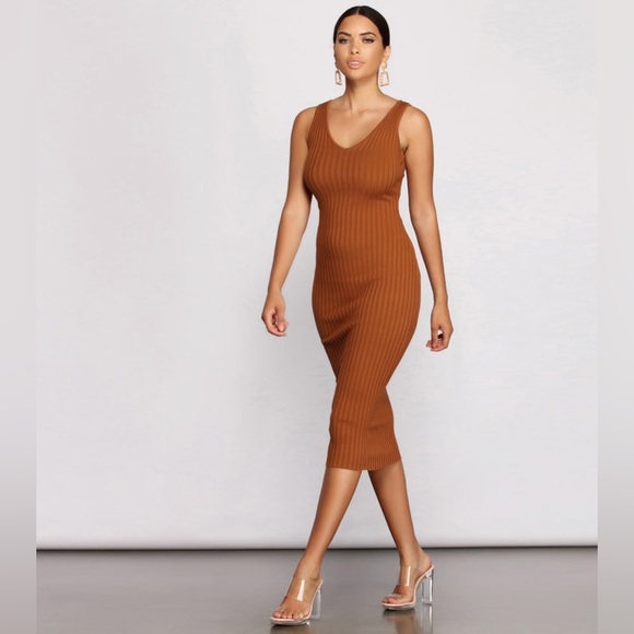 NWT WINDSOR Charcoal Grey Bodycon V-Neck Midi Sweater Dress Sz S - Picture 3 of 5